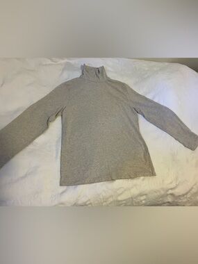 Women’s Gray Long Sleeve Turtleneck Top